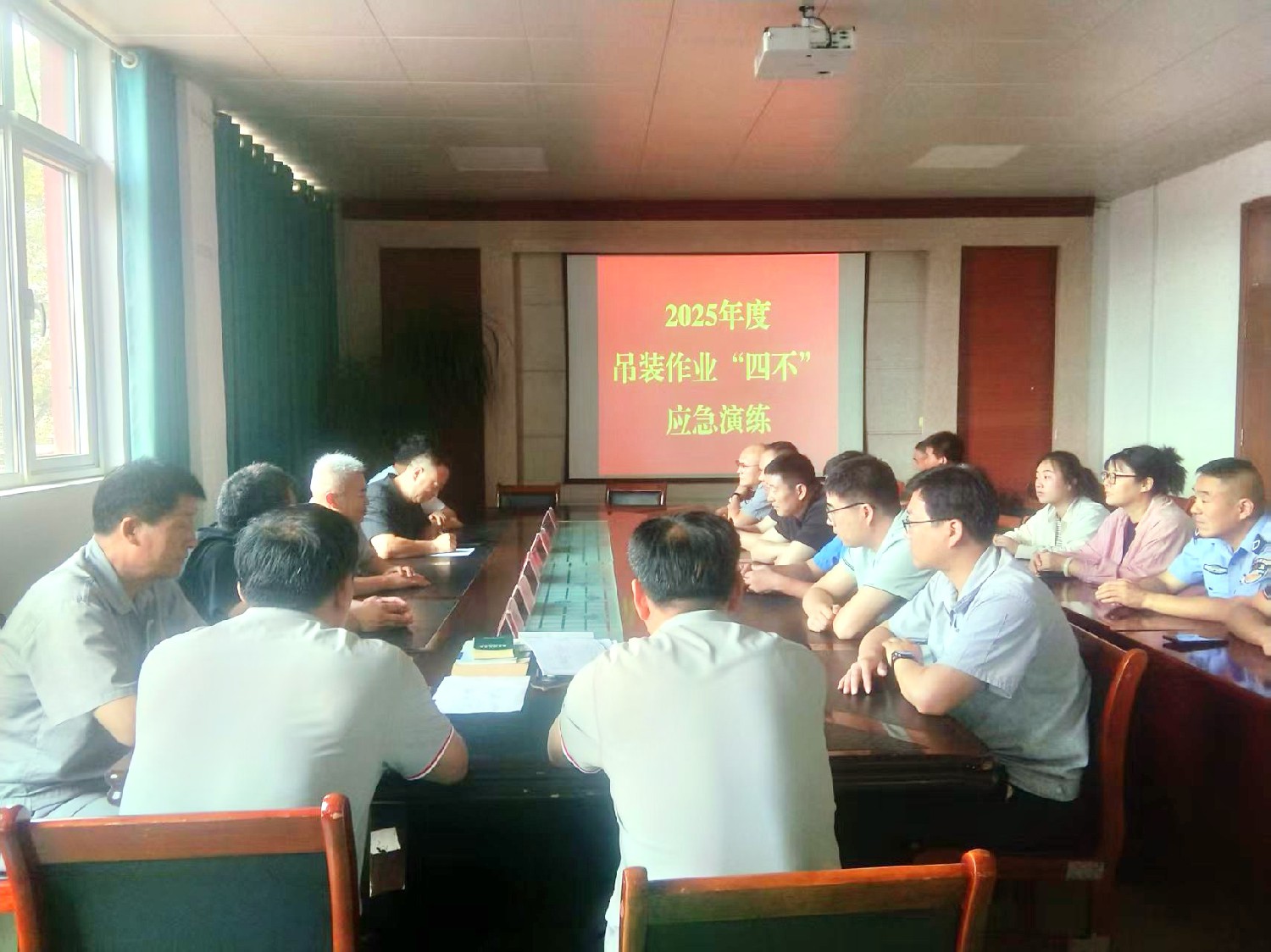 級(jí)索煤礦開(kāi)展吊裝作業(yè) “四不”應(yīng)急演練