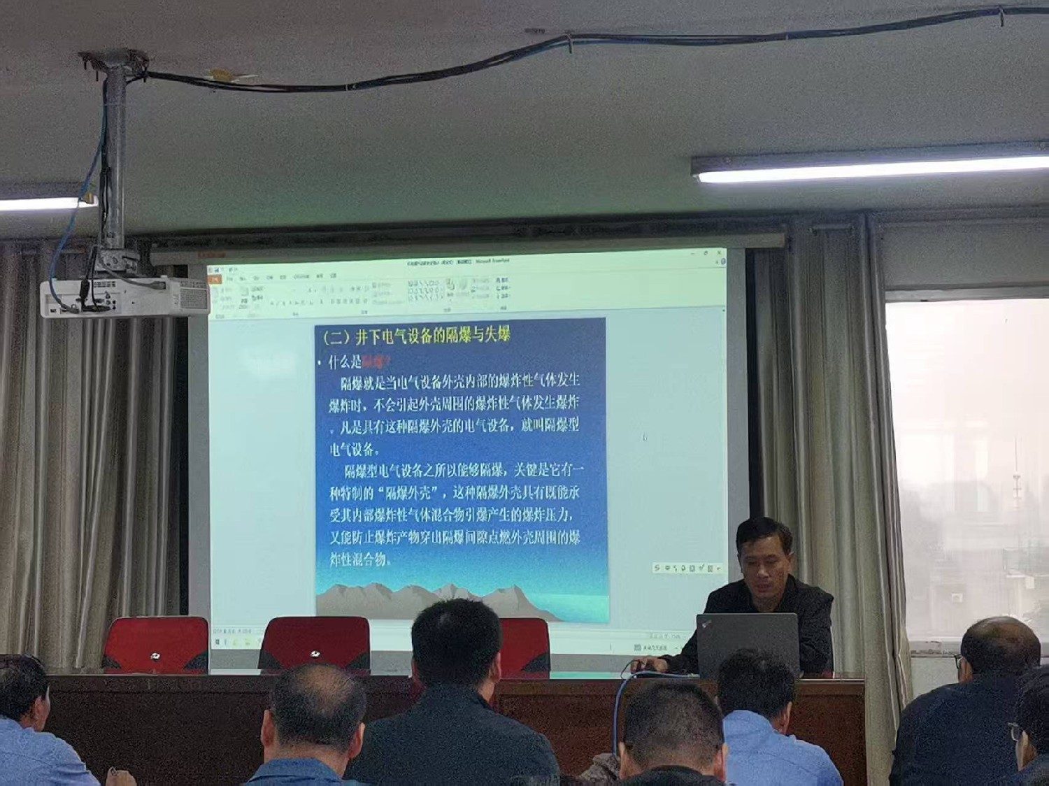 東大煤礦開展機電維修人員專項培訓(xùn)